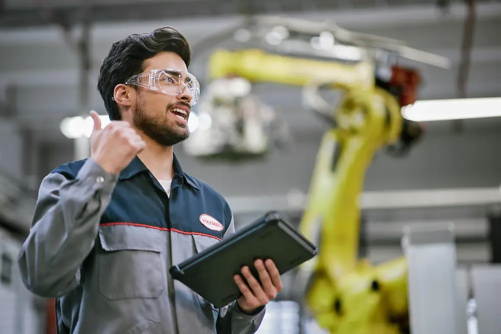 Technician overseeing automated machinery and ensuring quality. 
