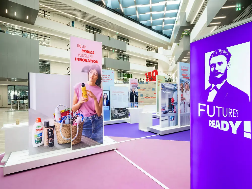 Every six months, a new temporary exhibition will showcase cutting-edge examples from various industries and markets. This time, you can explore our company’s 150-year history through the topics of e-mobility, sustainable packaging, timber construction, and maintenance and infrastructure – all enhanced by an augmented reality experience.